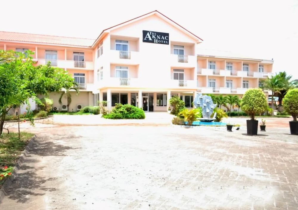 The Aknac Hotel 49/50