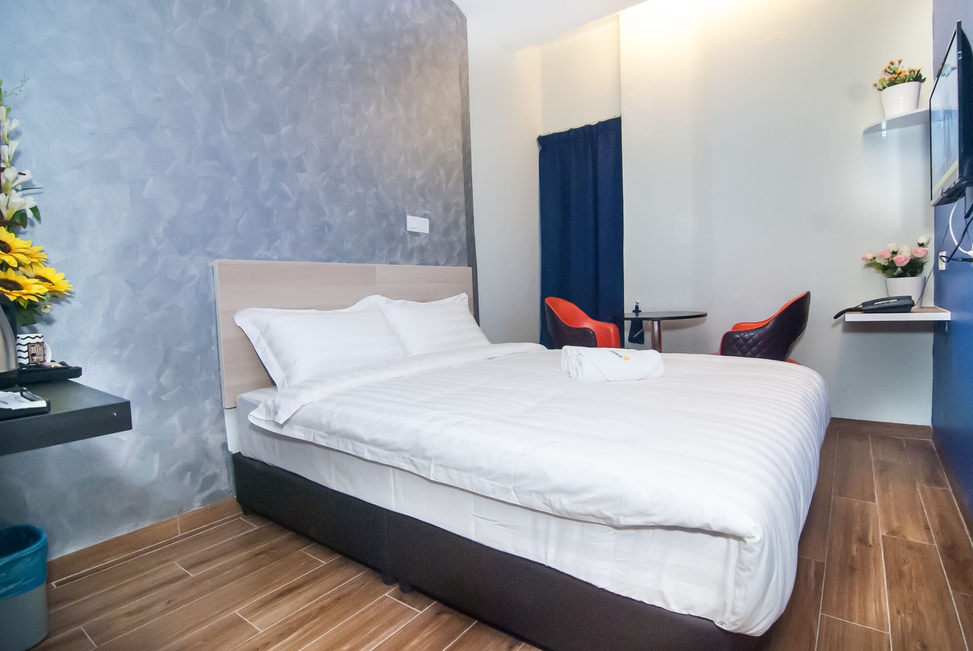 Executive, Queen Bed