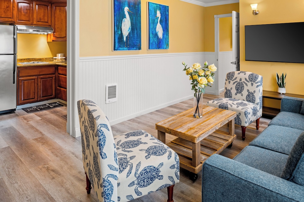 Monterey Bay Lodge 53/71