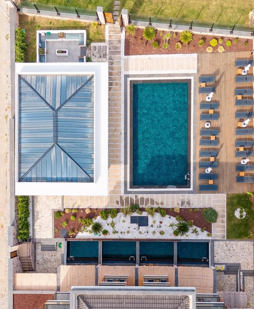 Leone Cunda Edition Otel(+12) 2/38