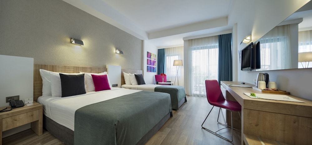 ROOM, TRIPLE