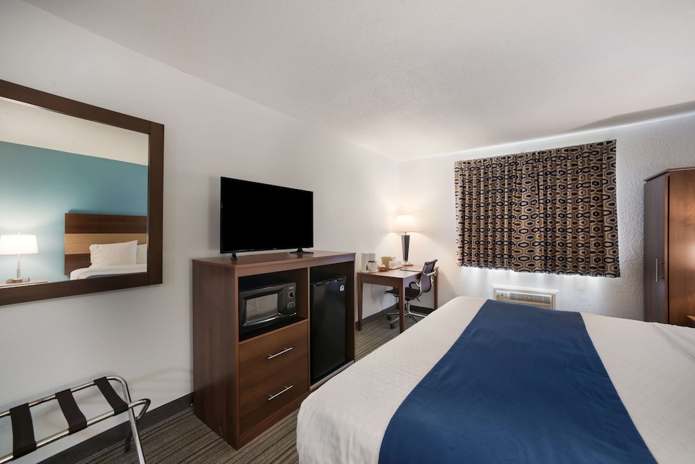 Ramada by Wyndham Effingham 12/41