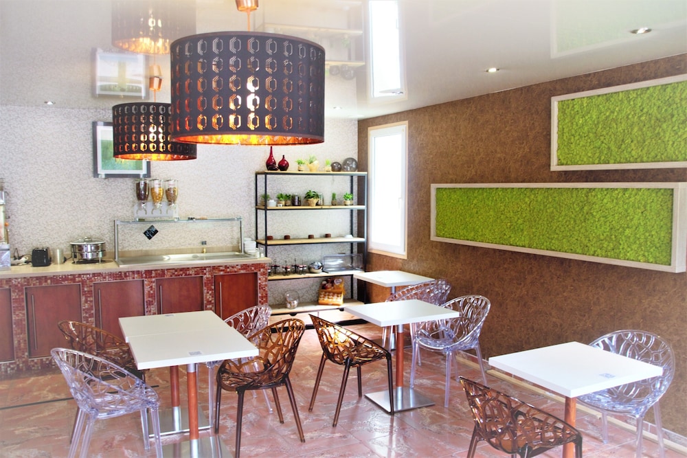 restaurant cafeteria