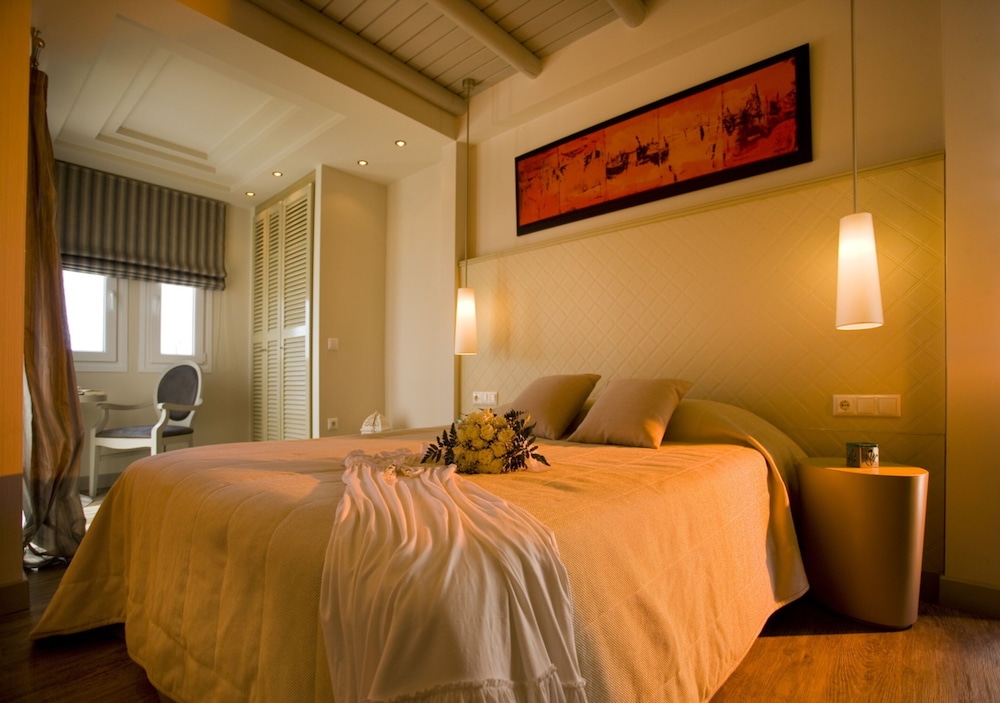 HONEYMOON, SUITE