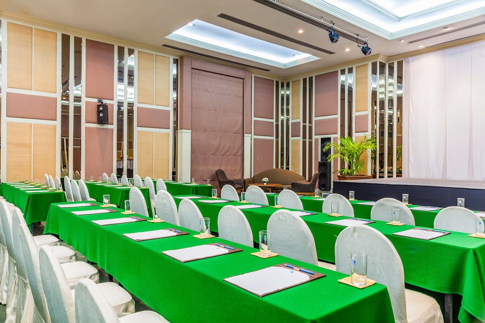 Cholchan Pattaya Beach Resort 63/74