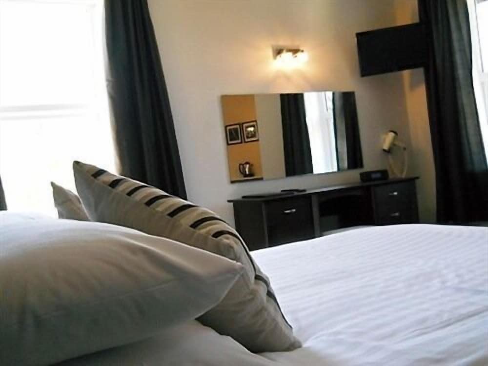 The Oakland Hotel 33/50