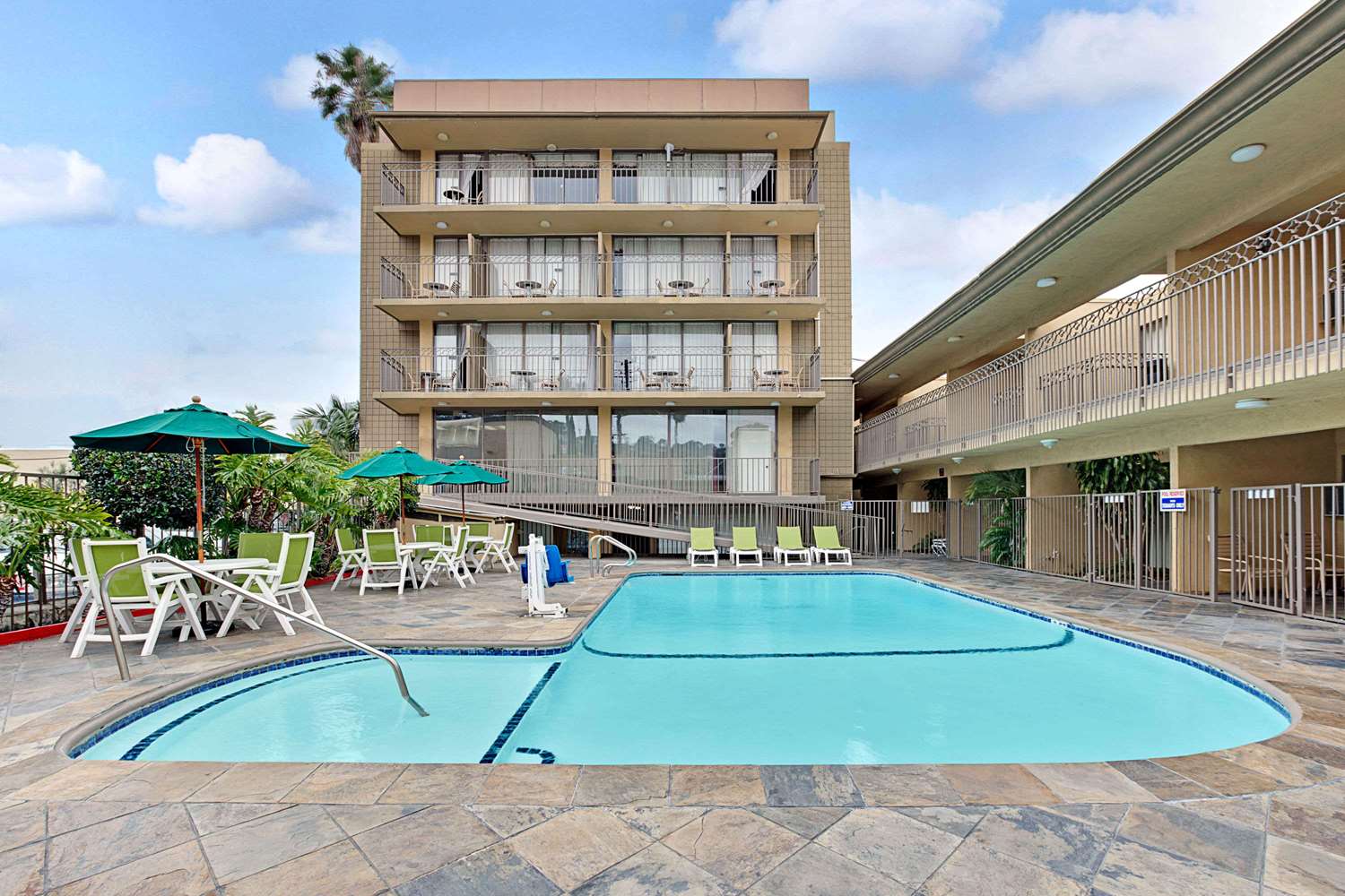 MC Pacific Inn & Suites in TORRANCE - CA