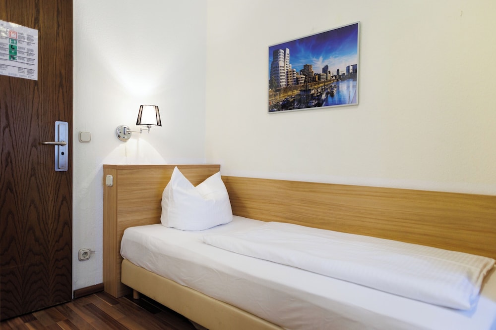 ECONOMY, SINGLE, SINGLE BED