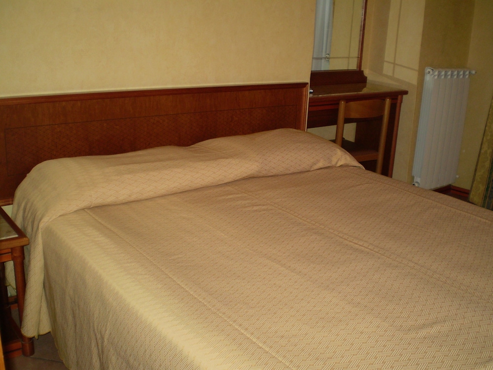 Hotel Pomezia 7/28