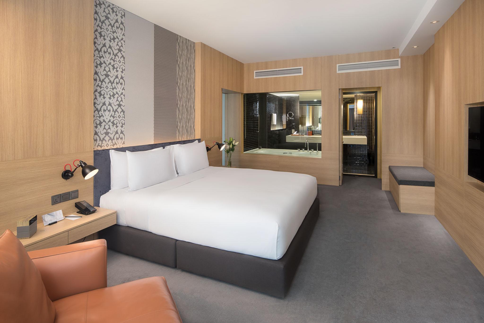 EXECUTIVE, SUITE
