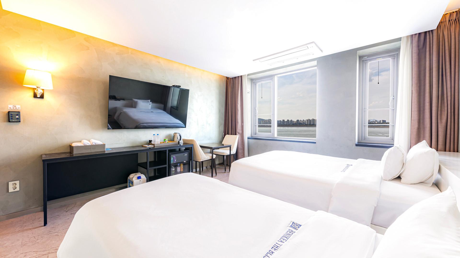 Bliss, Standard, Twin Beds, 1 Double and 1 Single Bed, Ocean View, Pet Friendly