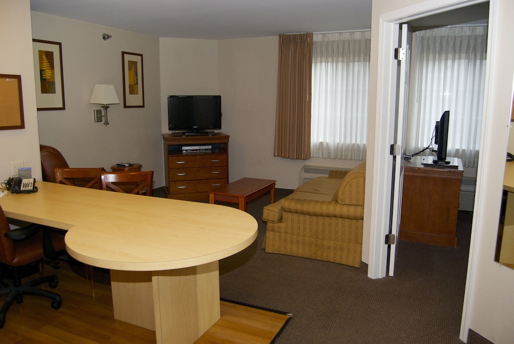 Candlewood Suites Elkhart 25/26