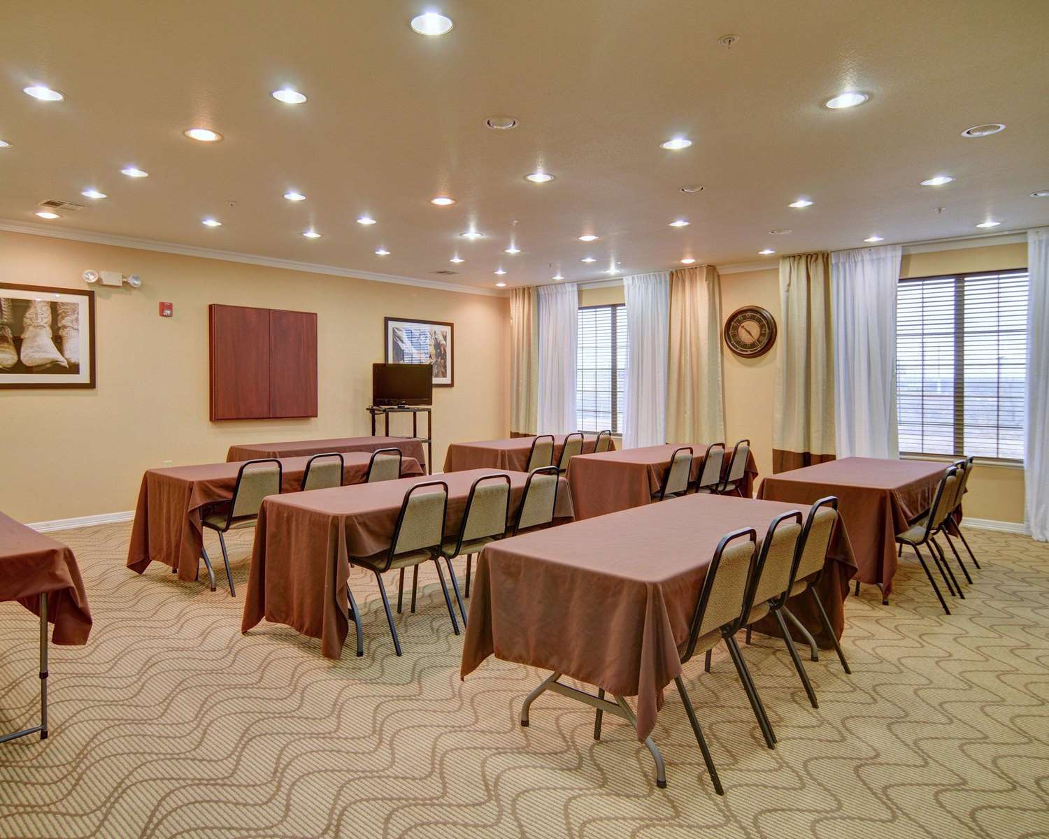Roanoke Suites 15/24