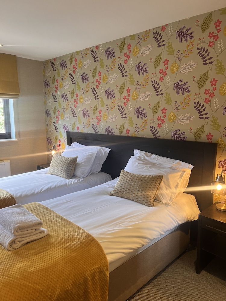 Standard, Twin Beds