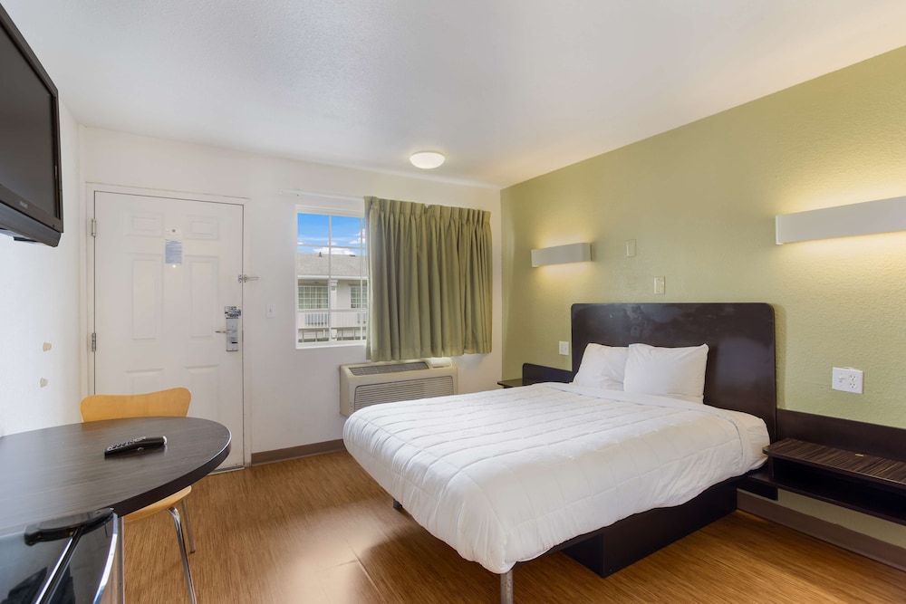 Americas Best Value Inn Bowling Green 10/28