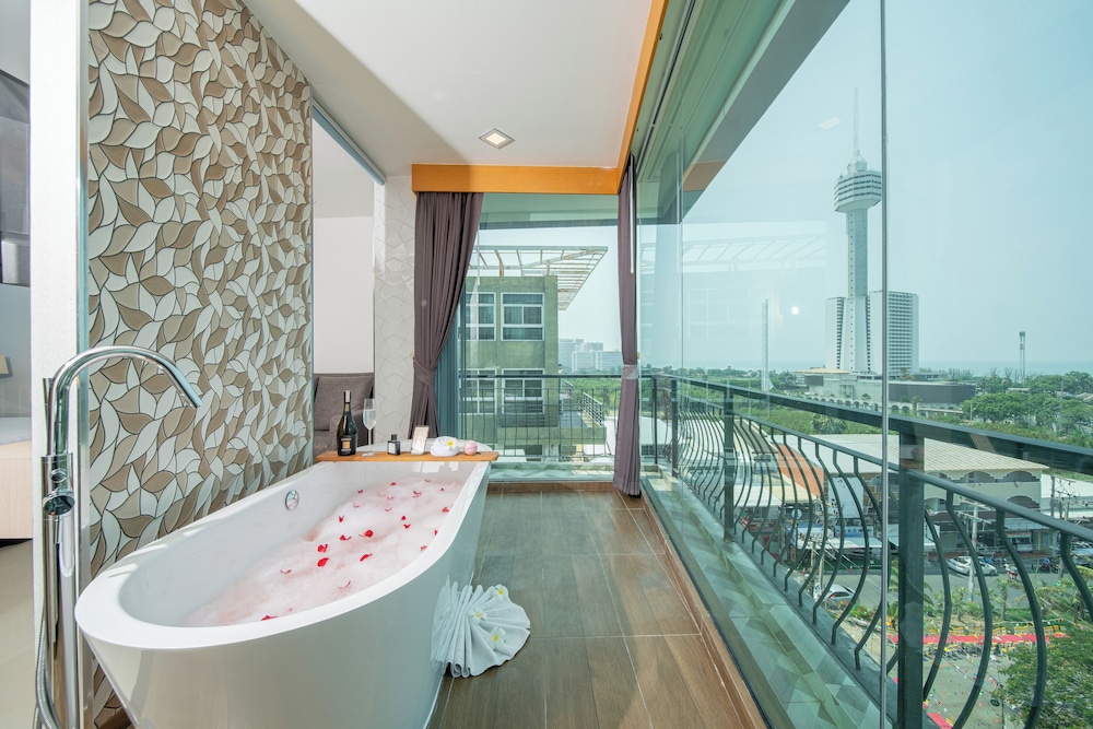 Royal Prince Resort Pattaya 50/51