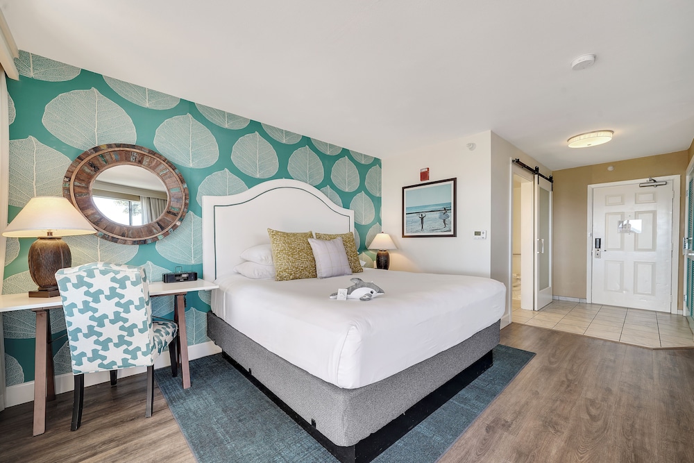 DELUXE, KING BED