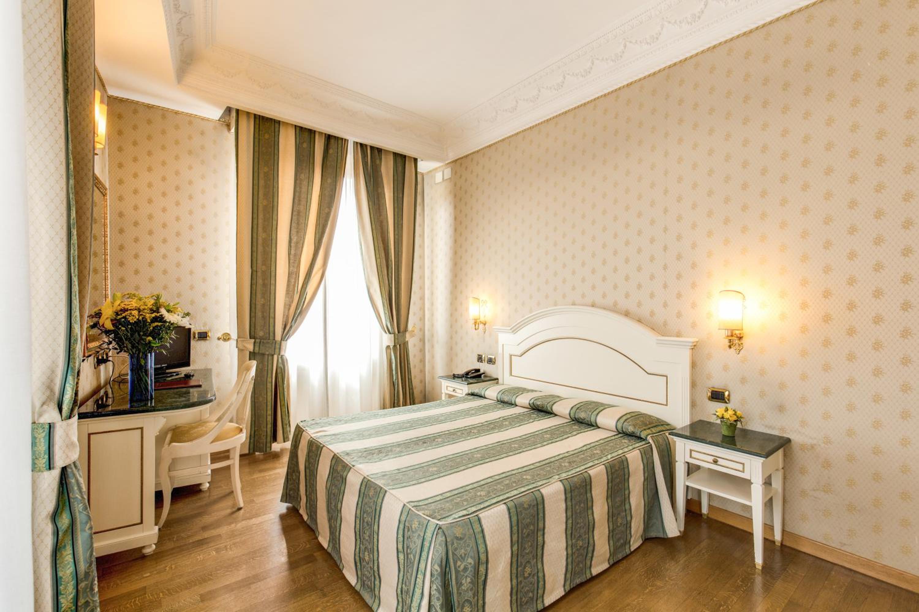 غرفة سوبيريور بسرير كوين، La Lumiere Di Piazza Di Spagna 5/7