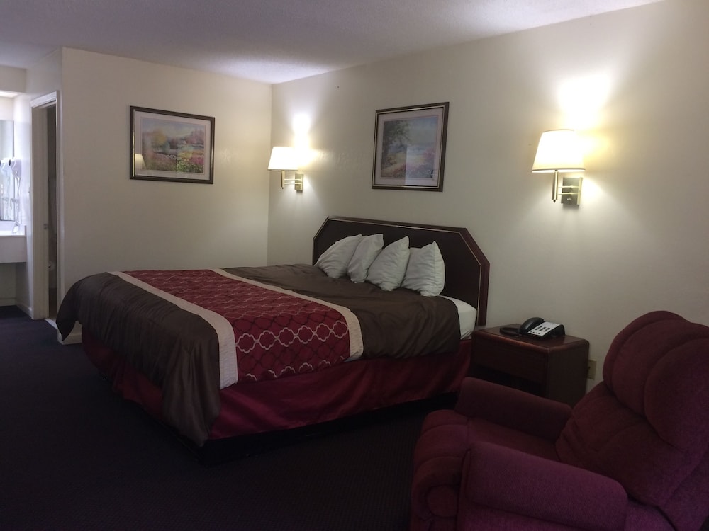 Days Inn And Suites Selma 38/54