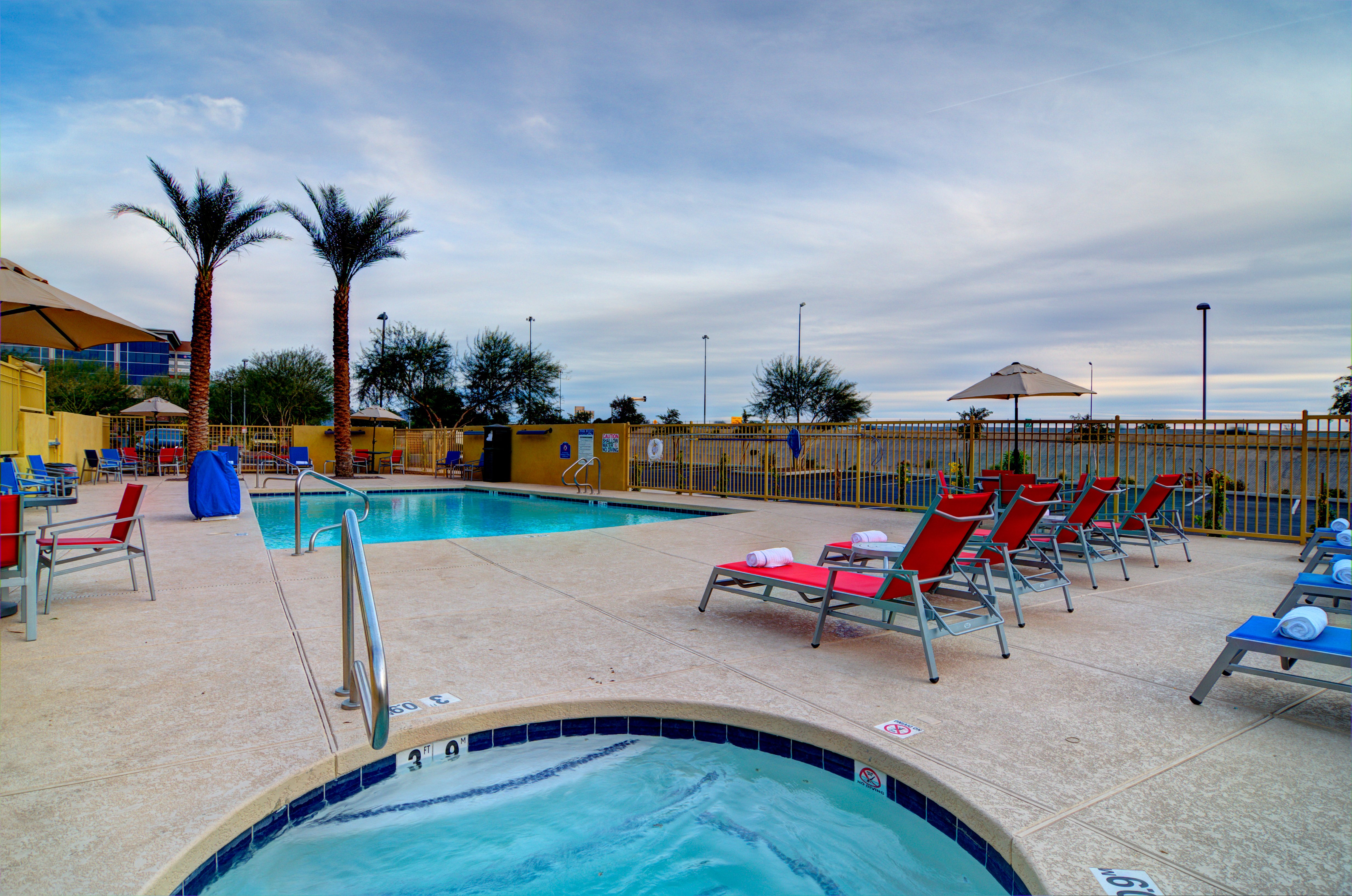 Holiday Inn Express Hotel & Suites Phoenix North Scottsdale 54/58