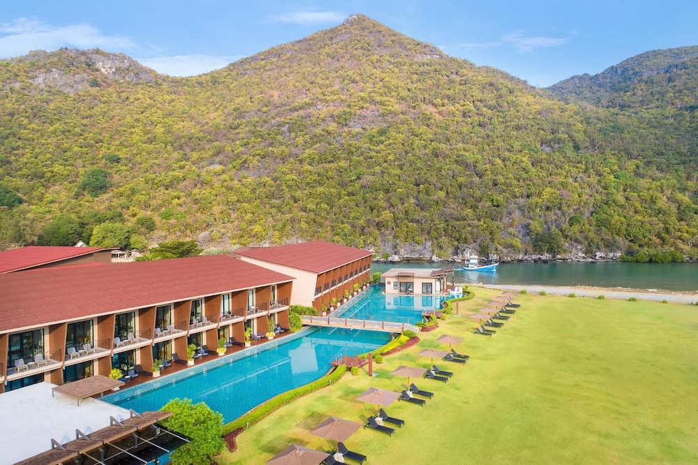 La Isla Pranburi Beach Resort 40/50
