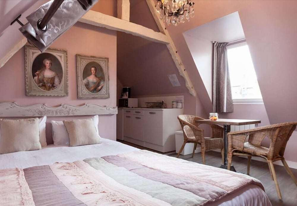 HOTEL ARVOR 16/36