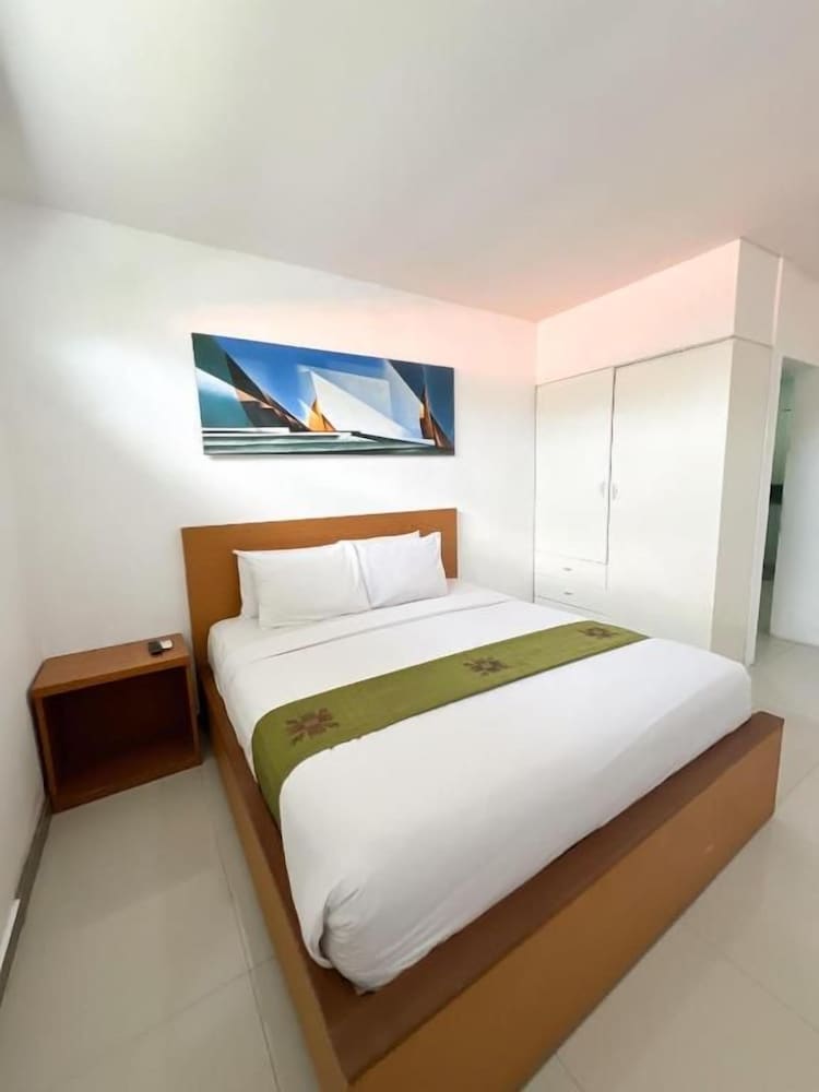 Apple Suite Apartment 18/56