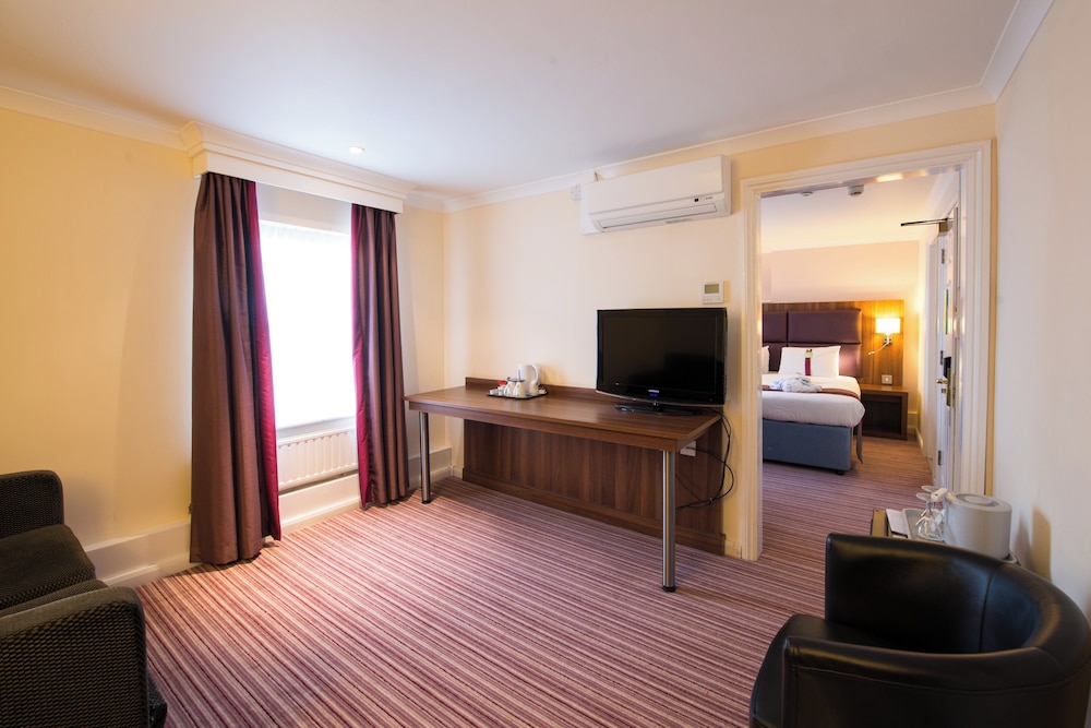 Holiday Inn Milton Keynes East M1 Jct 14 33/50