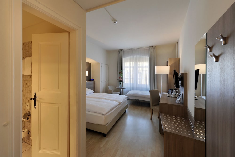 Hotel De La Rose 21/36