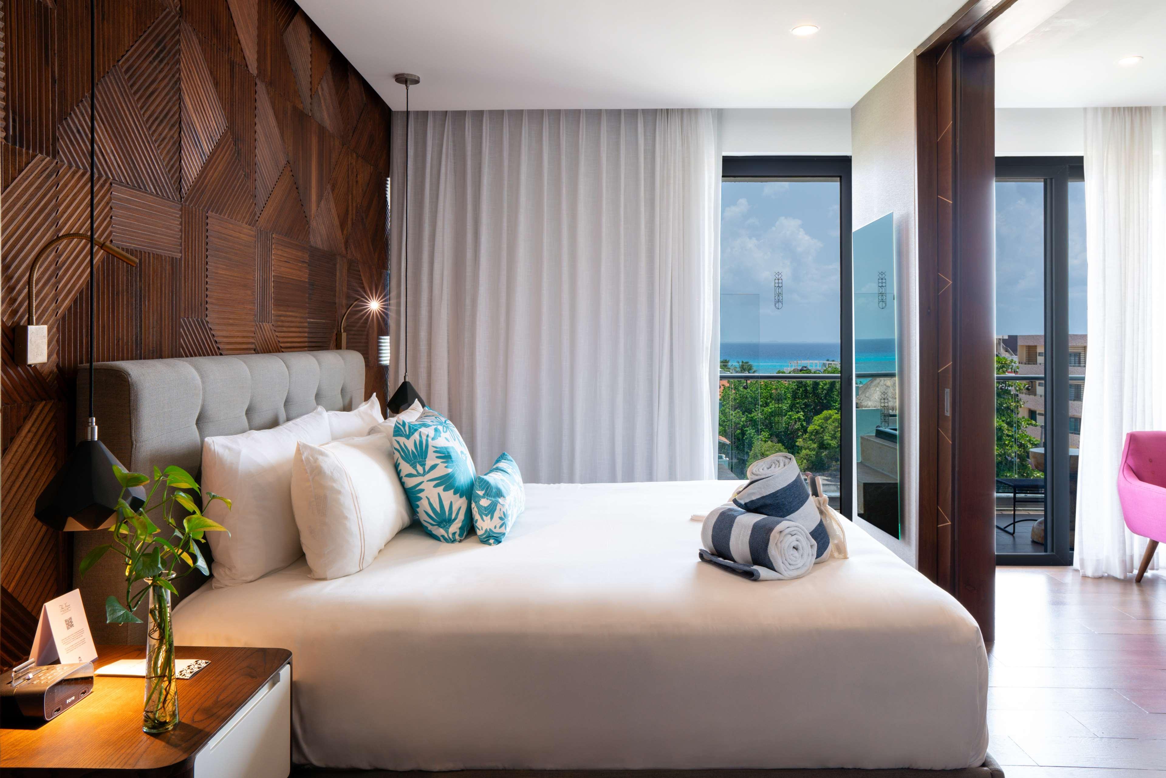 Suite, King Bed, Partial Ocean View