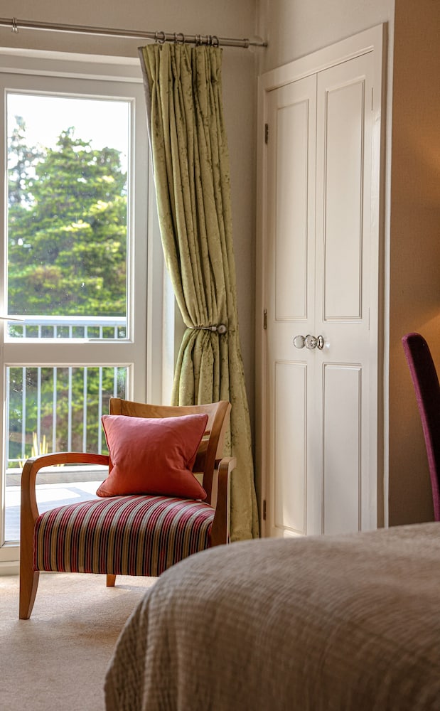 AIRDS HOTEL 15/50