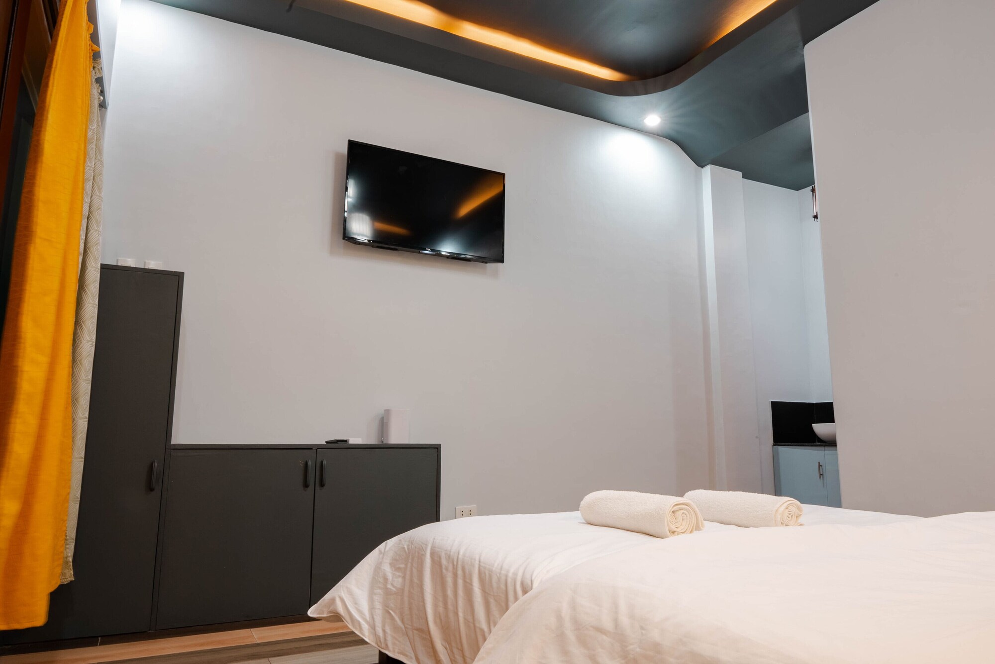 DELUXE, DOUBLE BED