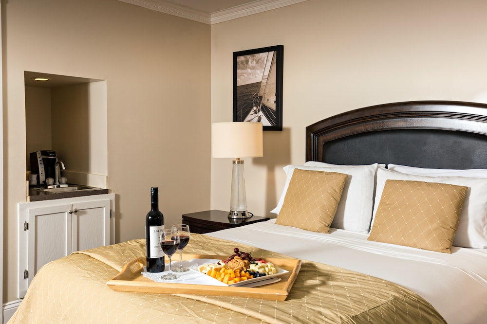 Crowne Pointe Historic Inn Spa 28/75