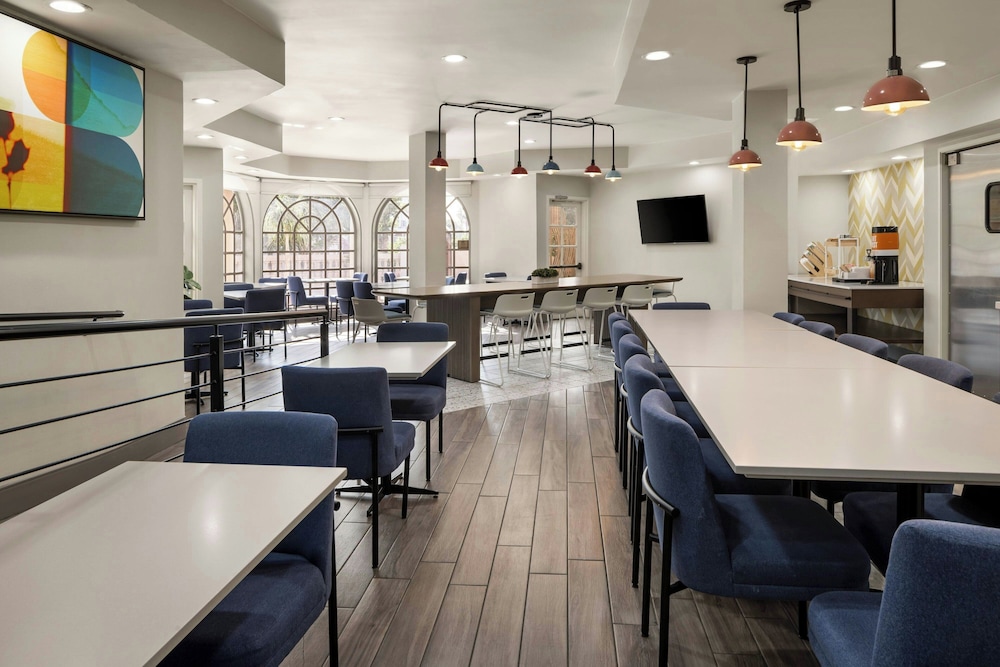 restaurant cafeteria