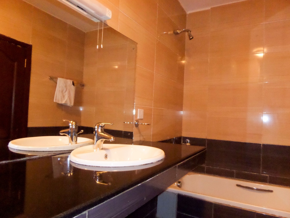 Le Real Hotel 55/56
