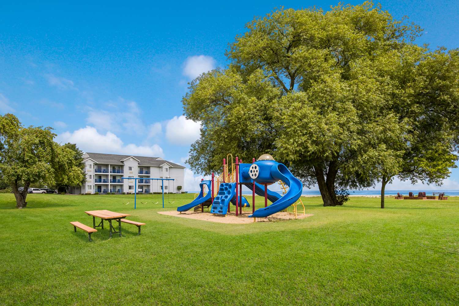 Best Western Harbour Pointe Lakefront 34/37