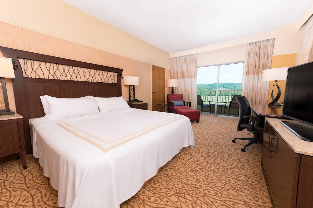 غرفة بسرير كينج بشرفة، Marriott Meadowview Conference Resort Convention Center 7/10
