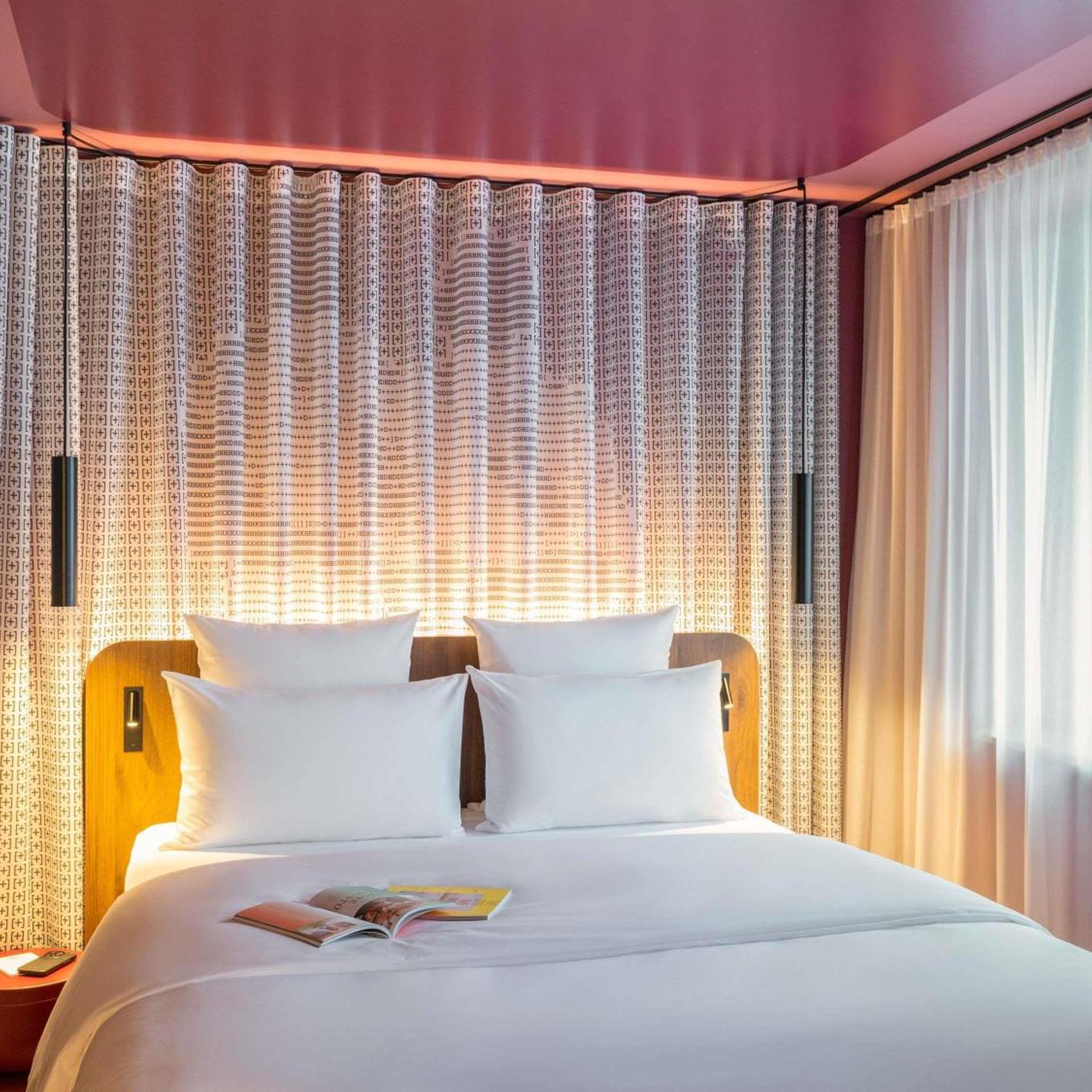Tribe Essential, King Bed