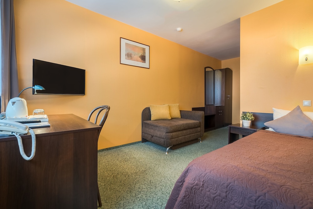 ROOM, SINGLE