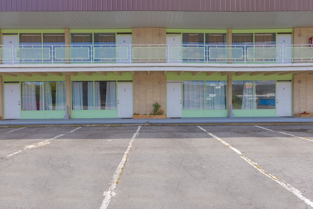 Sonrise Inn Lincoln Hwy By OYO 54/57
