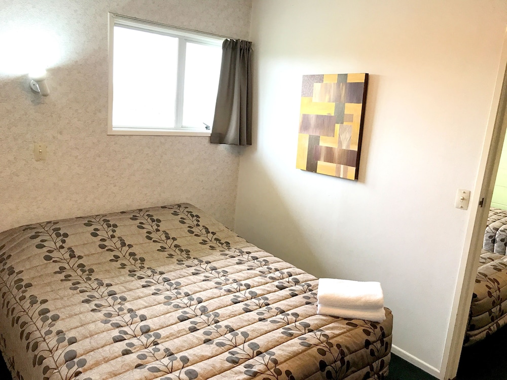 FAMILY SUITE, BUDGET