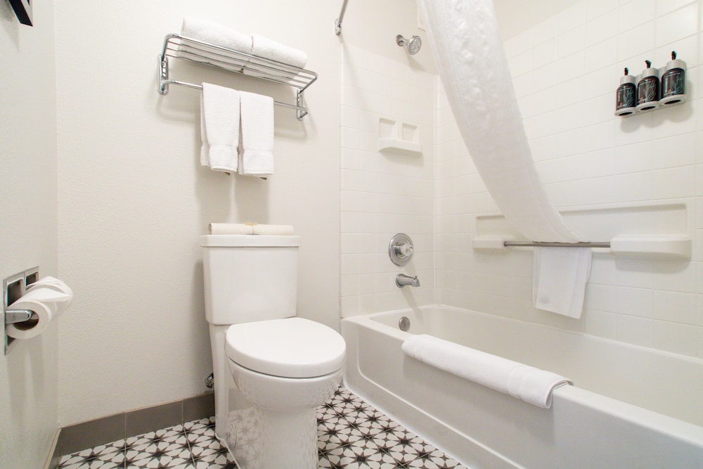 Oxford Suites Chico 56/56