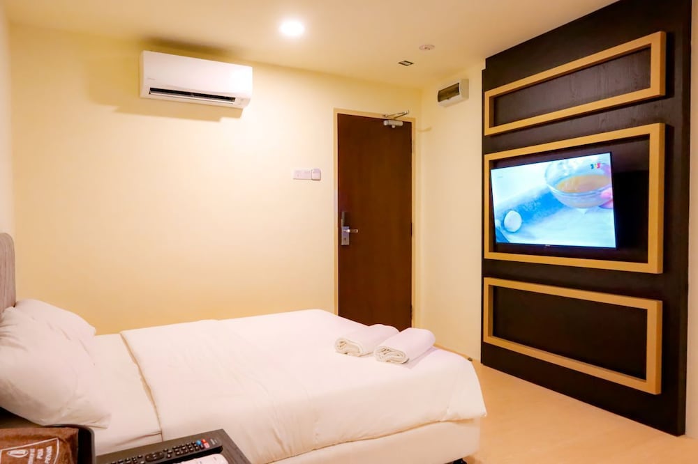 DELUXE, DOUBLE BED