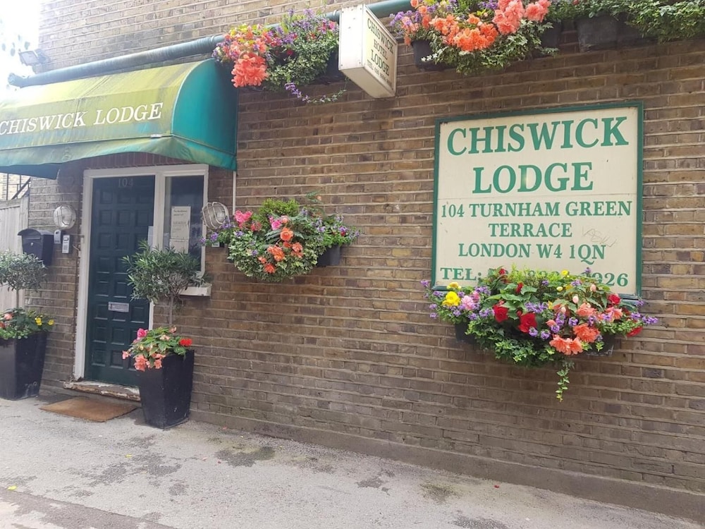 Chiswick Lodge 4/25
