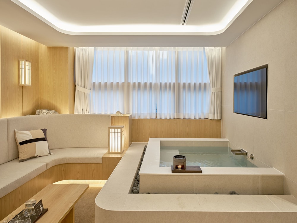 UH Suite The Coex 36/50