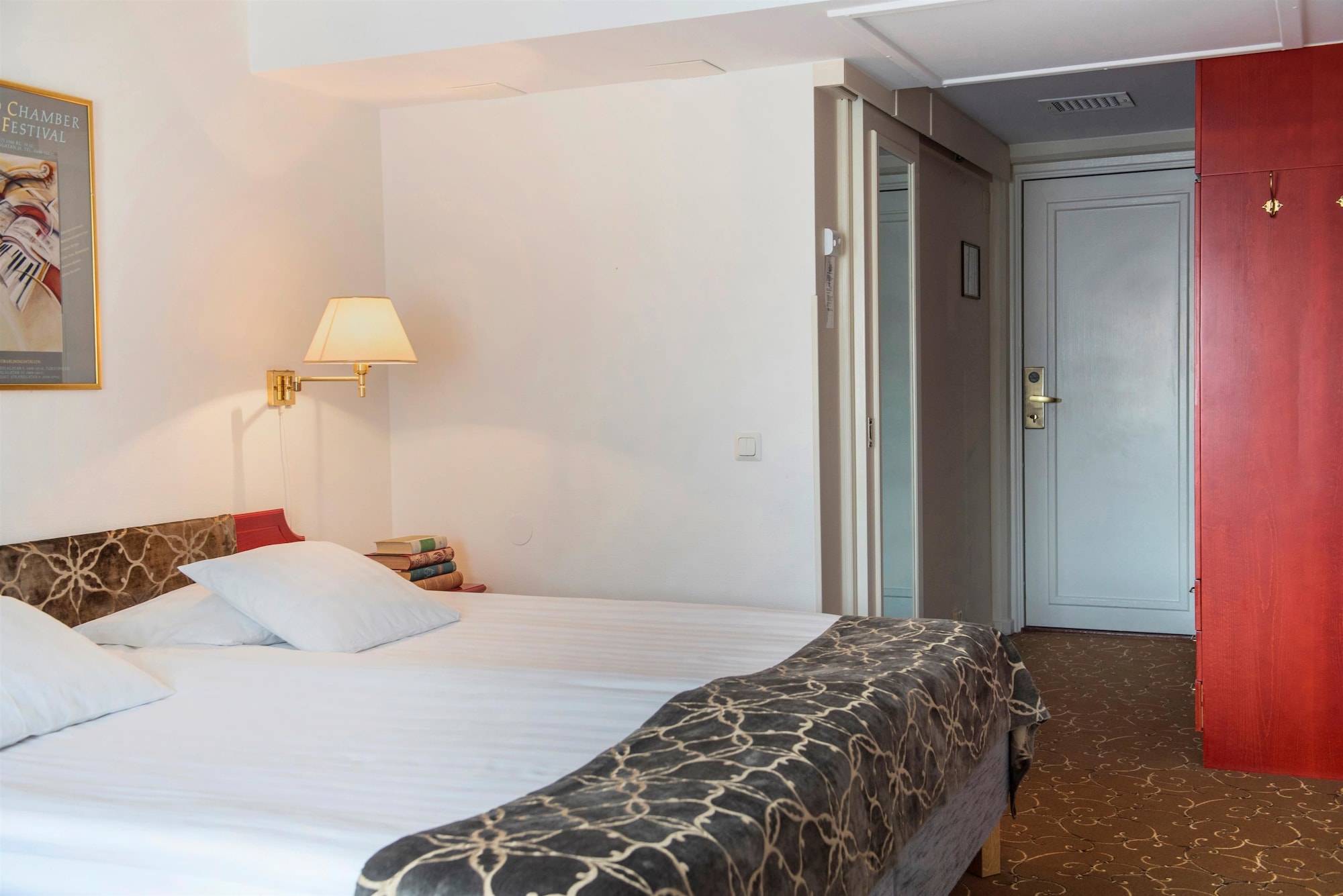 Family, Twin Beds, Bunk Beds