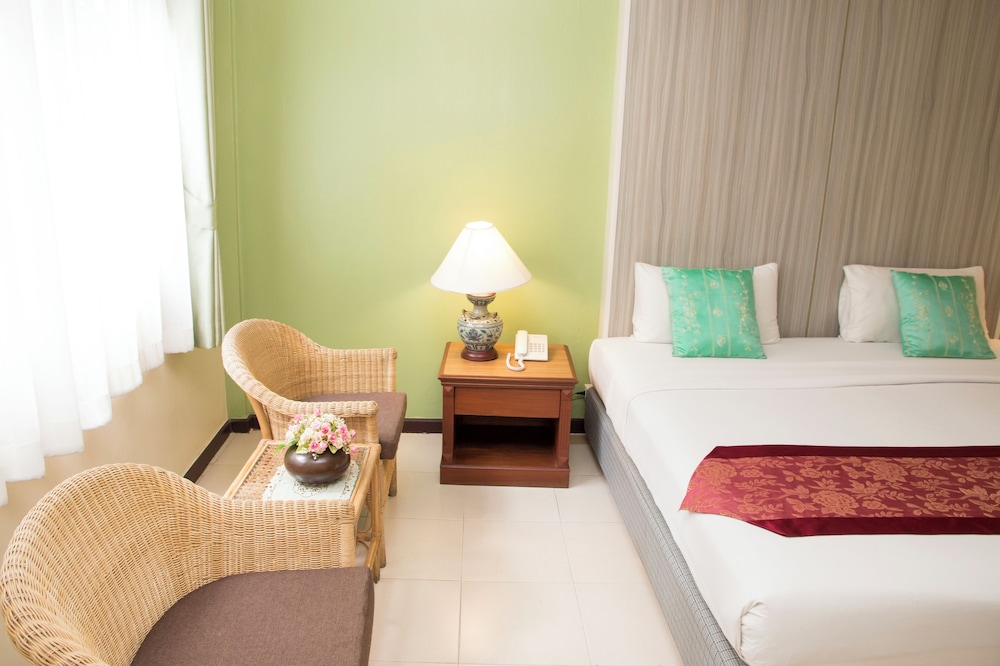 S Lodge Pattaya 18/45
