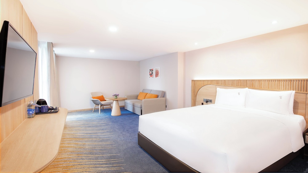 Room, Queen Bed, Kitchenette