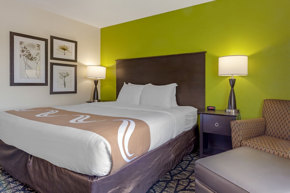 Quality Inn Oshkosh Aviation Park 13/35