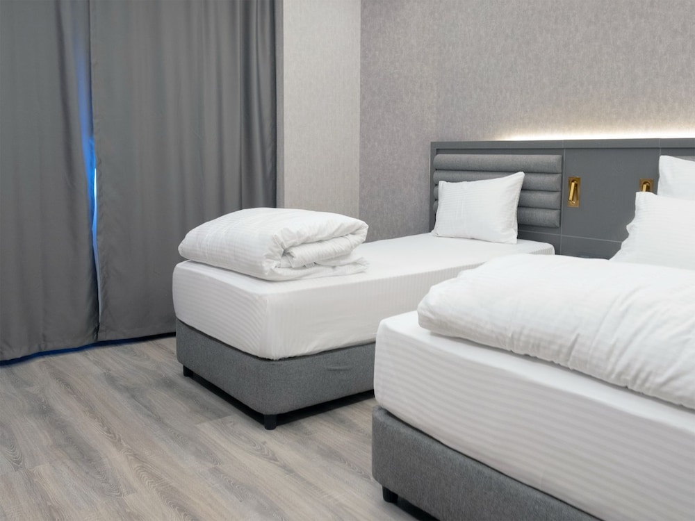 Gold 3 City Hotel 43/64